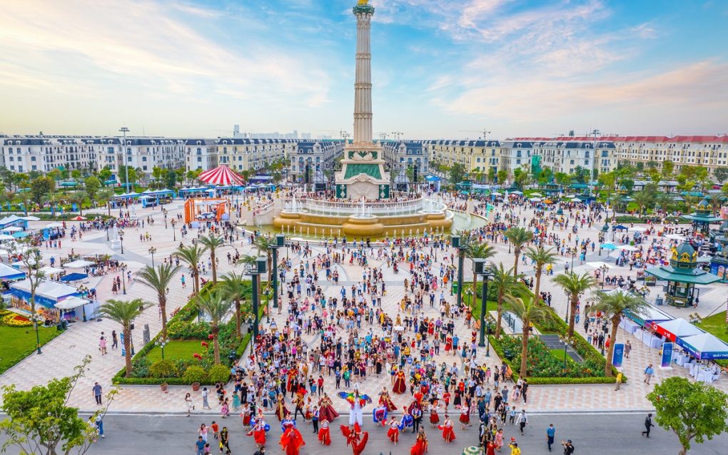quang-truong-kinh-do-anh-sang-vinhomes-ocean-park-2-the-empire